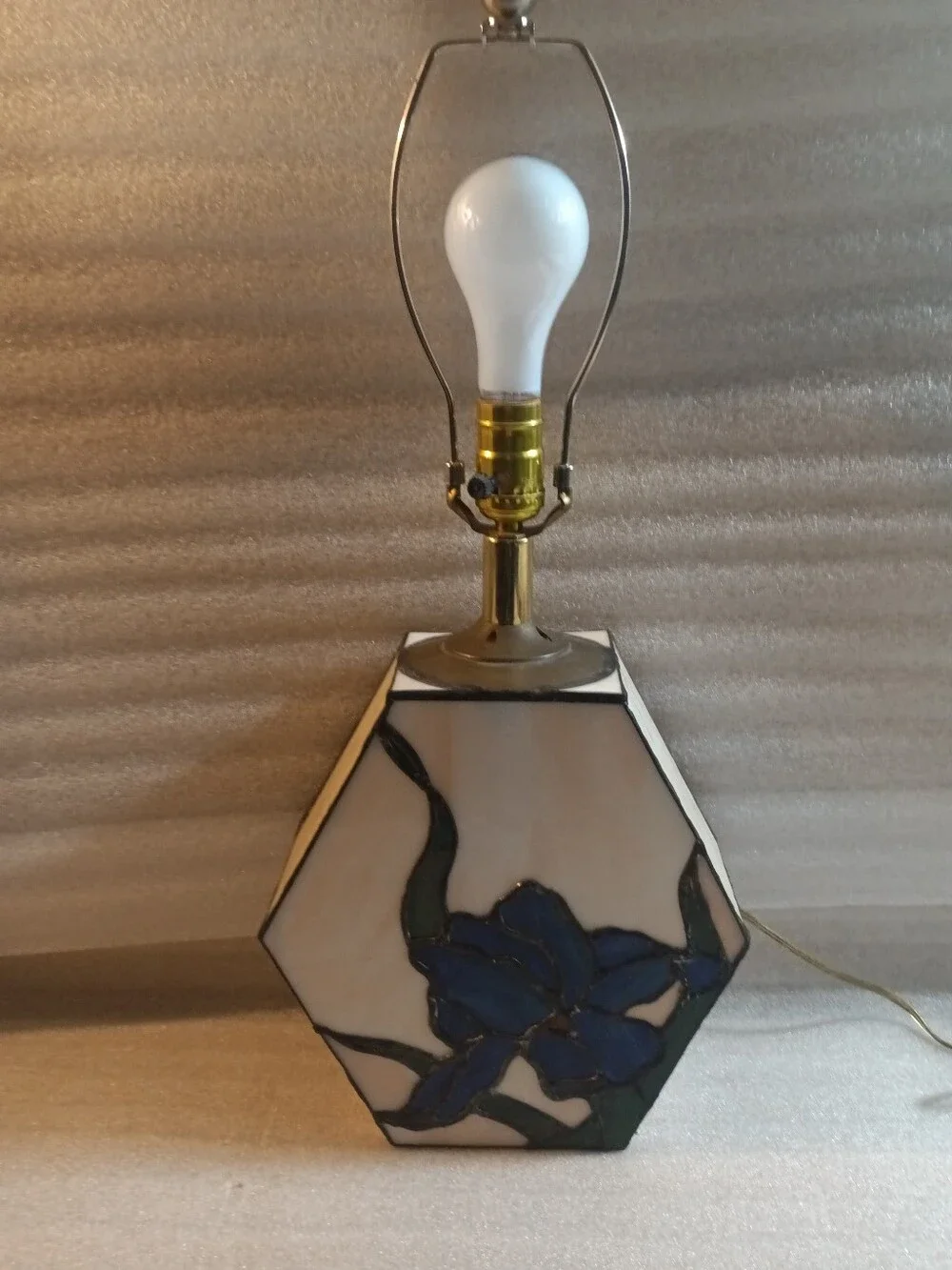 Tiffany Style Iris Flower Stained Glass Accent Lamp Dual Lighting